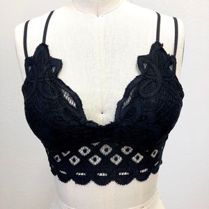 NWT Lace Bralette in black